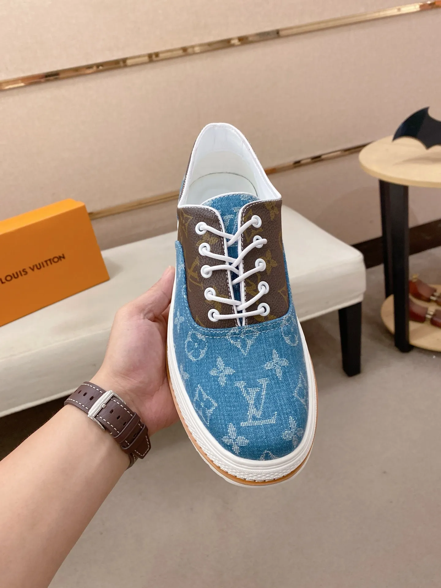 Men's shoes💰 420💰Louis Vuitton (Louis Vuitton/LV) top 🔍🔍 new models are on sale at the same time, the upper 🇮🇹 imported first-layer cowhide from Italy, fully imported sheepskin lining 💪💪, completely 1⃣️ to 1 ⃣️Re-engraved🇮🇹💪💪, ⚠Sole: The original sole is specially provided by the original factory, the exclusive movable molded sole is super comfortable, ⚠The original factory follows the order, 🔍🔍high quality, you can enter and exit the counter at will, welcome to compare⚠. Code number:38-44